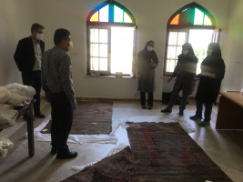 بازدید و بررسی نمایندگان وزارت میراث فرهنگی، گردشگری و صنایع دستی از فرش‌های خانه موزه مقدم